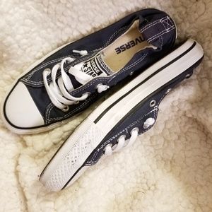 🛍Converse sneakers